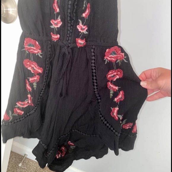 Black romper with floral detail - XS - Picture 3 of 9
